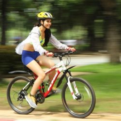 Đạp xe mỗi ngày giúp tiêu hao lượng calo dư thừa trên cơ thể